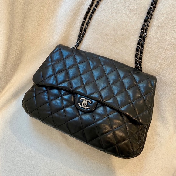 💓Sold💓Large Chanel Square Flap - Picture 2 of 16